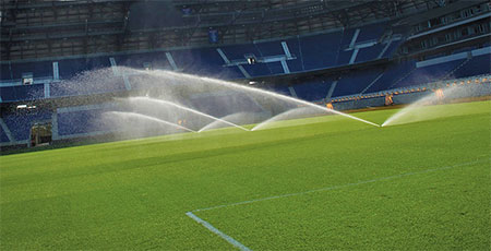 Застосування роторних зливників Hunter i 40 04 ss для газону на футбольних полях