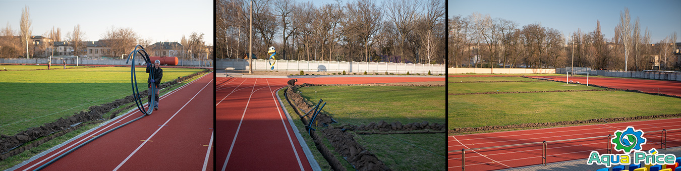 укладывание труб в траншеи на футбольном поле